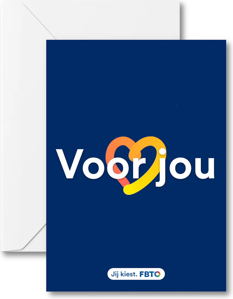 Wenskaart met de tekst ‘Voor jou’ en een hart, voor een witte envelop